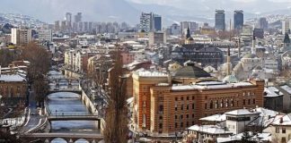 US Flies F16s over Bosnia in Threat to Serbs who want to Secede